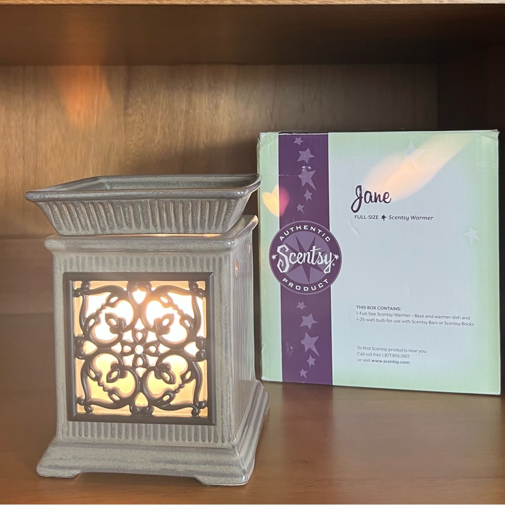 Scentsy Full Size Jane Retired Wax Warmer New in Box
